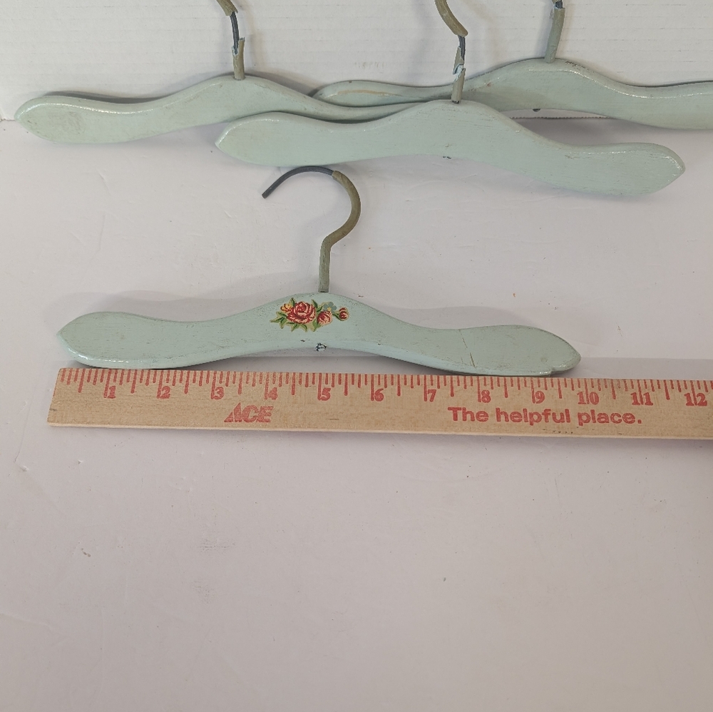Vintage Hangers Children's 1940 Wooden Set Of 4 - Picture 4 of 5